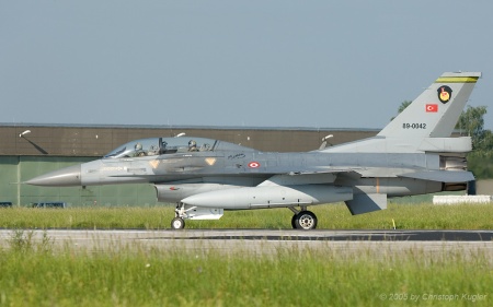 General Dynamics F-16D | 89-0042 | Turkish Air Force | LECHFELD (ETSL/---) 01.06.2005