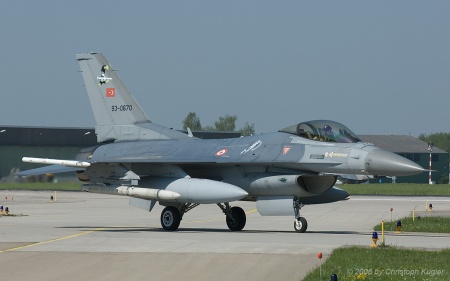 General Dynamics F-16C | 93-0670 | Turkish Air Force | LECHFELD (ETSL/---) 11.05.2006