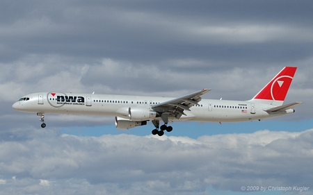 Boeing 757-351 | N589NW | Northwest Airlines | LAS VEGAS MCCARRAN (KLAS/LAS) 20.10.2009