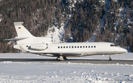 Dassault Falcon 7X | D-APLC | untitled (ACM Air Charter) | SAMEDAN (LSZS/SMV) 18.12.2010
