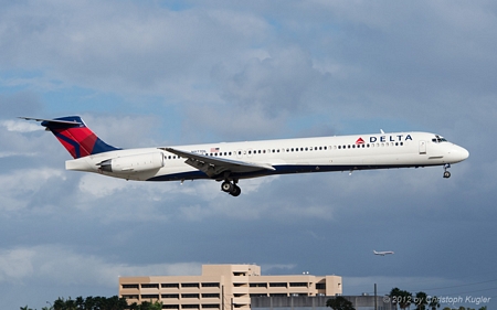 McDonnell Douglas MD-88 | N977DL | Delta Air Lines | MIAMI INTL (KMIA/MIA) 03.12.2012