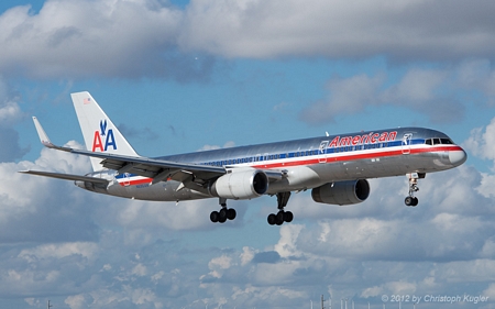 Boeing 757-223 | N696AN | American Airlines | MIAMI INTL (KMIA/MIA) 07.12.2012