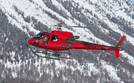 Aerospatiale AS350 B3 Ecureuil | OE-XTM | untitled (Helicopter Travel Munich) | SAMEDAN (LSZS/SMV) 29.12.2012