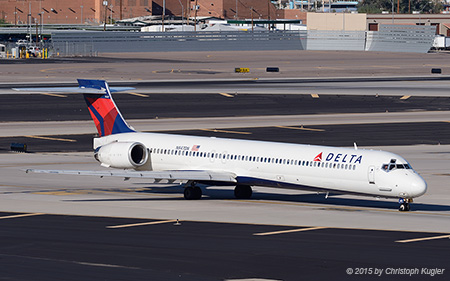 McDonnell Douglas MD-90-30 | N947DN | Delta Air Lines | PHOENIX SKY HARBOUR INTL (KPHX/PHX) 24.09.2015