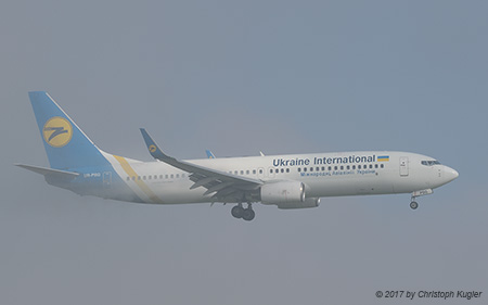Boeing 737-85R | UR-PSG | Ukraine International Airlines  |  the fog is lifting | Z&UUML;RICH (LSZH/ZRH) 15.10.2017