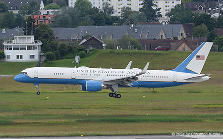 Boeing C-32A | 98-0001 | US Air Force | Z&UUML;RICH (LSZH/ZRH) 15.06.2024