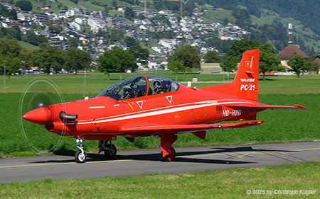 Pilatus PC-21 | HB-HZD | Pilatus Flugzeugwerke  |  This Pilatus PC-21 was perfoming some aerobatics over the field and is seen here returning to the factory. | BUOCHS (LSZC/BXO) 25.08.2025