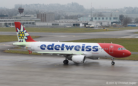 Airbus A320-214 | HB-IHY | Edelweiss Air  |  Freshly de-iced, this Airbus A320 is operating flightEDW290 to Edinburgh. | Z&UUML;RICH (LSZH/ZRH) 22.01.2025