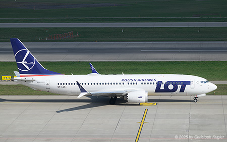 Boeing 737 MAX 8 | SP-LVS | LOT Polish Airlines  |  This Boeing 737 MAX of LOT Polish Airways was pictures just seconds before the cloud was covering the sun. | Z&UUML;RICH (LSZH/ZRH) 30.03.2025