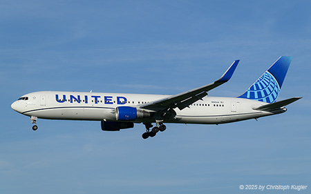 Boeing 767-322 | N665UA | United Airlines  |  This Boeing 767-300 of United Airlines is seen here operating flight UAL3 from Chicago to Zurich. The aircraft joined United Airlines' fleet on 27JUL1998. | Z&UUML;RICH (LSZH/ZRH) 30.05.2025