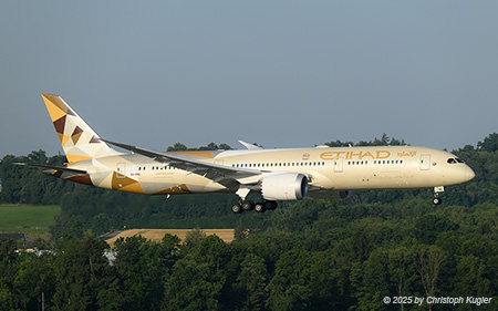 Boeing 787-9 | A6-BNE | Etihad Airways  |  This Boeing 787-9 of Etihad Airways is seen here operating flight ETD143 from Abu Dhabi to Zurich. The aircraft is arriving a bit earlier than scheduled and is using runway 34. | Z&UUML;RICH (LSZH/ZRH) 20.06.2025