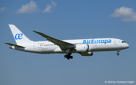 Boeing 787-8 | EC-NXA | Air Europa  |  Air Europa operates a total of 28 Boeing 787, 10 of them are of the shorter version, the -8. Of these 10 aircraft, only three are painted with the reverse logo in the tail. One of them is EC-NXA which is seen here arriving from Madrid. | Z&UUML;RICH (LSZH/ZRH) 02.07.2025
