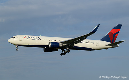 Boeing 767-322ER | N1604R | Delta Air Lines  |  This Boeing 767-300 was delivered to Delta Air Lines on 28APR1999 and has been flying with the airline ever since. It is seen here arriving from Atlanta as flight DAL90. | Z&UUML;RICH (LSZH/ZRH) 03.07.2025