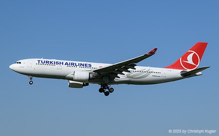 Airbus A330-223 | TC-JIP | Turkish Airlines  |  This Airbus A330 of Turkish Airlines is operating flight THY1907 from Istanbul to Zurich.  | Z&UUML;RICH (LSZH/ZRH) 11.07.2025