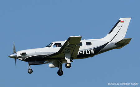 Piper PA-46-500TP | D-FLYW | private  |  This Piper PA-46 is arriving from Toussus-le-Noble, south of Paris | Z&UUML;RICH (LSZH/ZRH) 11.07.2025