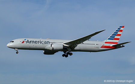 Boeing 787-9 | N824AN | American Airlines  |  The nose of this Boeing 787-9 had to be replaced and the replacement nose stems from United Airlines | Z&UUML;RICH (LSZH/ZRH) 18.07.2025