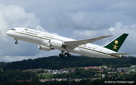 Boeing 787-8 | HZ-HM3 | Saudi Royal Aviation  |  This Boeing 787-8 of the Royal Saudi Aviation is departing on runway 28 for a short flight to Munich. | Z&UUML;RICH (LSZH/ZRH) 25.07.2025