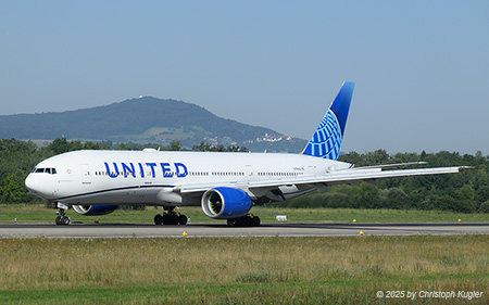 Boeing 777-222ER | N788UA | United Airlines  |  United Airlines uses their Boeing 777-200 aircraft on its flight from San Francisco to Zurich. This aircraft is flying with United Airlines for 28 year, having been delivered on 15JUL1997. | Z&UUML;RICH (LSZH/ZRH) 08.08.2025