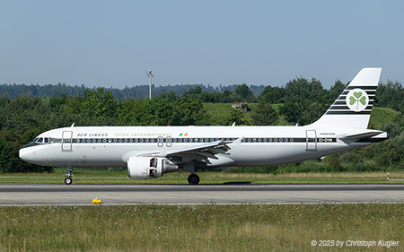Airbus A320-214 | EI-DVM | Aer Lingus  |  This Airbus A320 of Aer Lingus is still painted in their 1970s retro scheme.  | Z&UUML;RICH (LSZH/ZRH) 08.08.2025