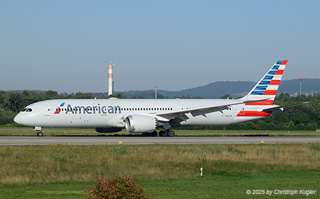 Boeing 787-9 | N827AN | American Airlines  |  This Boeing 787-9 of American Airlines has just landed on runway 14 and is about to vacate the runway. | Z&UUML;RICH (LSZH/ZRH) 08.08.2025