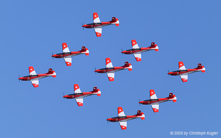 Pilatus PC-7 | FORMATION | Swiss Air Force  |  The Pilatus PC-7 Team caused the airport of Zurich to be closed for all traffic during their display. | Z&UUML;RICH (LSZH/ZRH) 05.09.2025