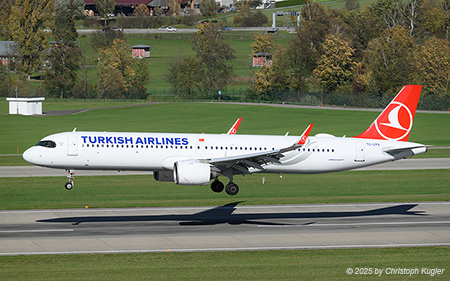 Airbus A321-271nx | TC-LPA | Turkish Airlines  |  Turkish Airlines often uses the Airbus A321neo on their midday flight from Istanbul. Here, TC-LPA is seen shortly before touching down on runway 28 in Zurich.  | Z&UUML;RICH (LSZH/ZRH) 24.10.2025