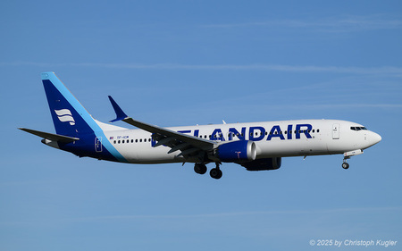 Boeing 737 MAX 8 | TF-ICM | Icelandair  |  This boein g737 MAX is operating flight ICL568 from Reykjavik. The aircraft is about to land on runway 14 in Zurich | Z&UUML;RICH (LSZH/ZRH) 29.11.2025