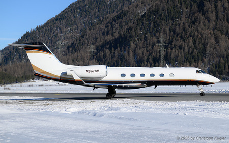 Gulfstream G450 | N667SU | untitled  |  This Gulfstream G450 has received its clearance to Milan and is now backtracking on runway 03 for its departure.  | SAMEDAN (LSZS/SMV) 27.12.2025