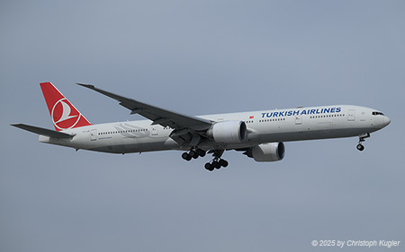 Boeing 777-3F2ER | TC-JJK | Turkish Airlines  |  This Boeing 777-300 of Turkish Airlines is used on the Istanbul to Antalya flights due to the high number of passengers. | ANTALYA (LTAI/AYT) 12.05.2025