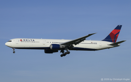 Boeing 767-432ER | N826MH | Delta Air Lines  |  This Boeing 767-400 of Delta Air Lines is seen here operating flight DAL90 from Atlanta to Zu&uml;rich. The flight is arriving slightly before schedule. | Z&UUML;RICH (LSZH/ZRH) 21.05.2026