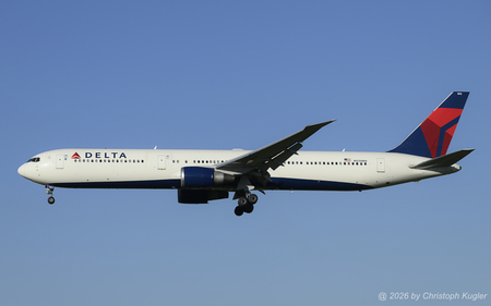 Boeing 767-432ER | N839MH | Delta Air Lines  |  This Boeing 767-400 of Delta Air Lines is flying for over 25 years with the company. It is seen here operating flight DAL90 from Atlanta to Z&uuml;rich. | Z&UUML;RICH (LSZH/ZRH) 22.05.2026
