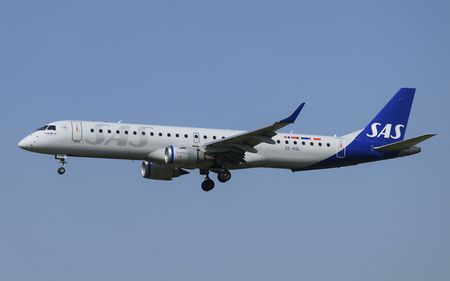 Embraer ERJ-195LR | SE-RSL | SAS Link  |  This Embraer ERJ-195 of SAS Link is seen here operating SAS' morning flight from Oslo. The aircraft saw service with Flybe before. | Z&UUML;RICH (LSZH/ZRH) 22.06.2026