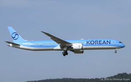 Boeing 787-10 | HL8570 | Korean Air  |  This Boeing 787-10 of Korean Air is about to land on runway 14 in Zurich, thus completing its flight KE917 from Seoul-Incheon. | Z&UUML;RICH (LSZH/ZRH) 04.08.2026