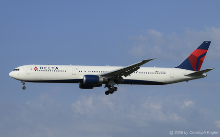 Boeing 767-432ER | N830MH | Delta Air Lines  |  This summer, Delta Air Lines is using their Boeing 767-400 aircraft on both flights, from Atlanta as well as from New York JFK to Zurich. | Z&UUML;RICH (LSZH/ZRH) 06.08.2026