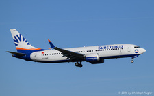 Boeing 737 MAX 8 | TC-SMR | SunExpress  |  This Boeing 737 MAX 8 of SunExpress entered service on 20JUN2025. It is seen here approaching runway 14 in Zurich as flight SXS120. | Z&UUML;RICH (LSZH/ZRH) 31.12.2025