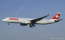Airbus A330-343E | HB-JHL | Swiss International Air Lines  |  This Airbus A330 of Swiss International is see operating flight SWR7 from Chicago O'Hare. The aircraft is arriving with a considerable delay of rougly 2.5 hours.  | Z&UUML;RICH (LSZH/ZRH) 17.04.2026