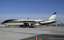 Boeing 777-2FBLR | P4-SKN | Government of Equatorial Guinea  |  This is probably the most beautiful Boeing 777 currently in service. It is seen here after being pushed back for its flight to Milan. The flight could not take place that day as the diplomatic clearance has expired.  | Z&UUML;RICH (LSZH/ZRH) 26.04.2026
