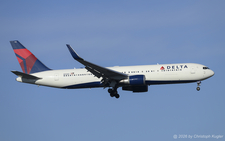 Boeing 767-332ER | N172DZ | Delta Air Lines  |  This Boeing 767-300 of Delta Air Lines is seen here arriving from Atlanta as flight DAL90. It is about to land on runway 34 in Z&uuml;rich. | Z&UUML;RICH (LSZH/ZRH) 17.05.2026
