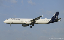 Airbus A321-131 | D-AIRO | Lufthansa  |  This Airbus A321 is one of the few Airbus A321-100 still active. It is seen here arriving from Frankfurt as flight DLH1182. | Z&UUML;RICH (LSZH/ZRH) 27.05.2026