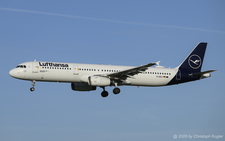 Airbus A321-231 | D-AIDJ | Lufthansa  |  This Airbus A321 of Lufthansa has been delivered to the airline on 18JUL2011. It is seen here operating the early morning flight from Frankfurt to Zurich. | Z&UUML;RICH (LSZH/ZRH) 06.07.2026