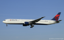 Boeing 767-432ER | N825MH | Delta Air Lines  |  Delta Air Lines took delivery of their Boeing 767-400 aircraft between AUG2000 and APR2002. This paritular aircraft joined the fleet on 14DEC2000. | Z&UUML;RICH (LSZH/ZRH) 06.07.2026